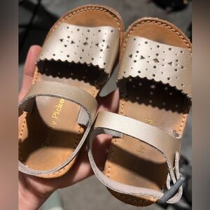 Freshly Picked toddler girl sandals | sz 7